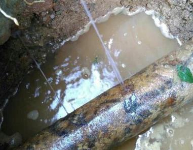 蒲县楼顶渗水维修公司分享下地暖漏水的原因及检测方法。